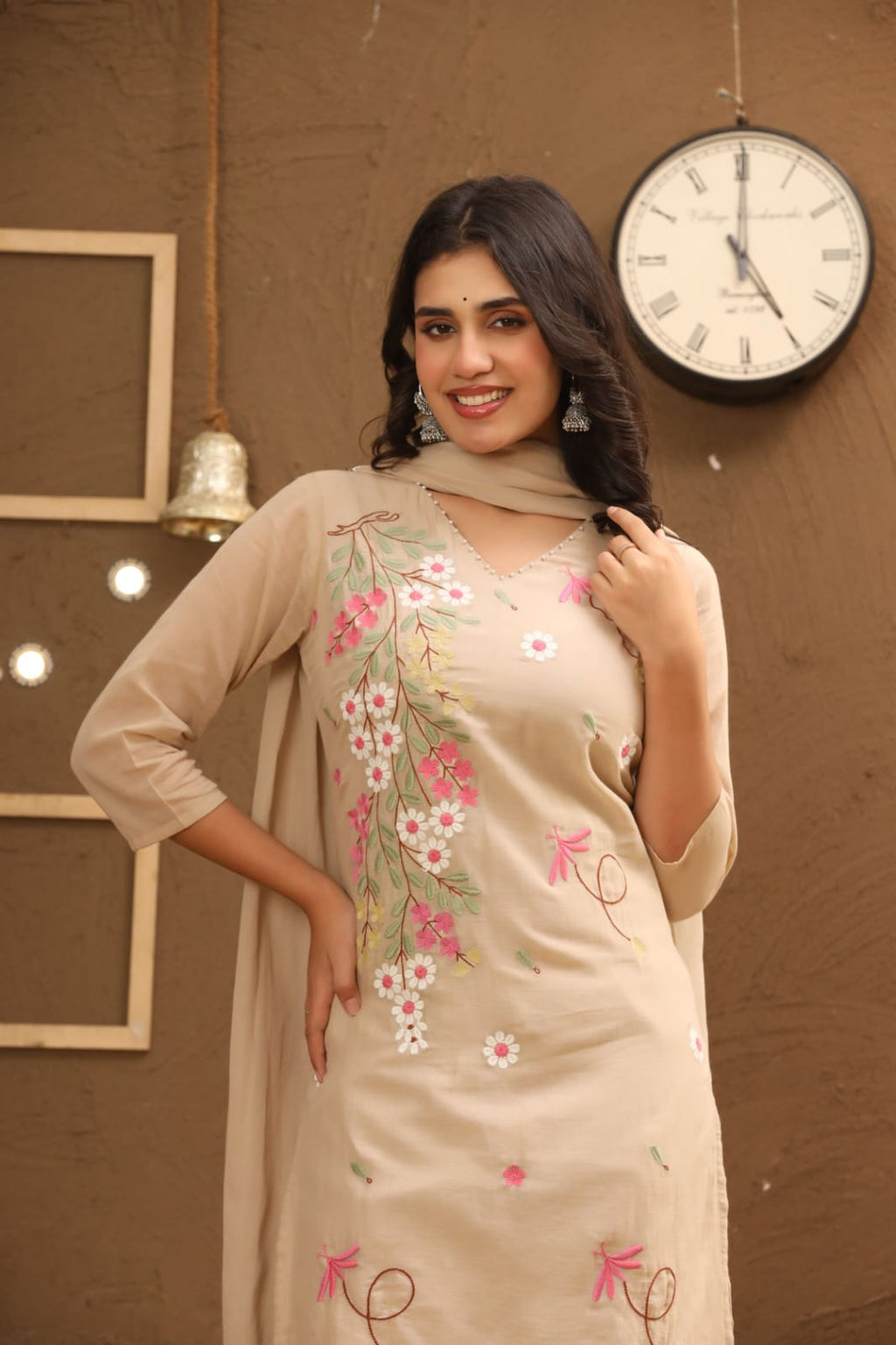 Mul Cotton Suit Set with Flower Embroidery
