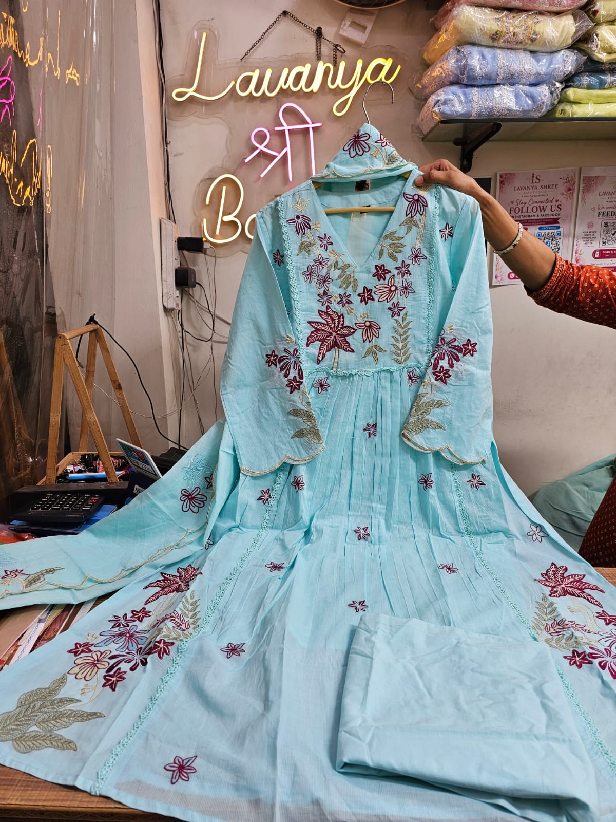 Mulchanderi Suit with lining