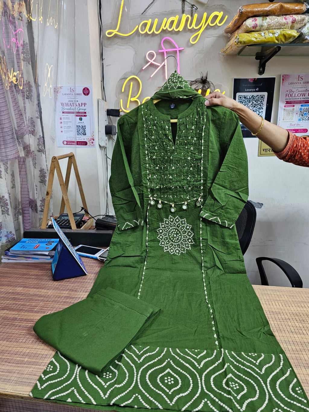 Bandhani Straight Suit 3 Pcs
