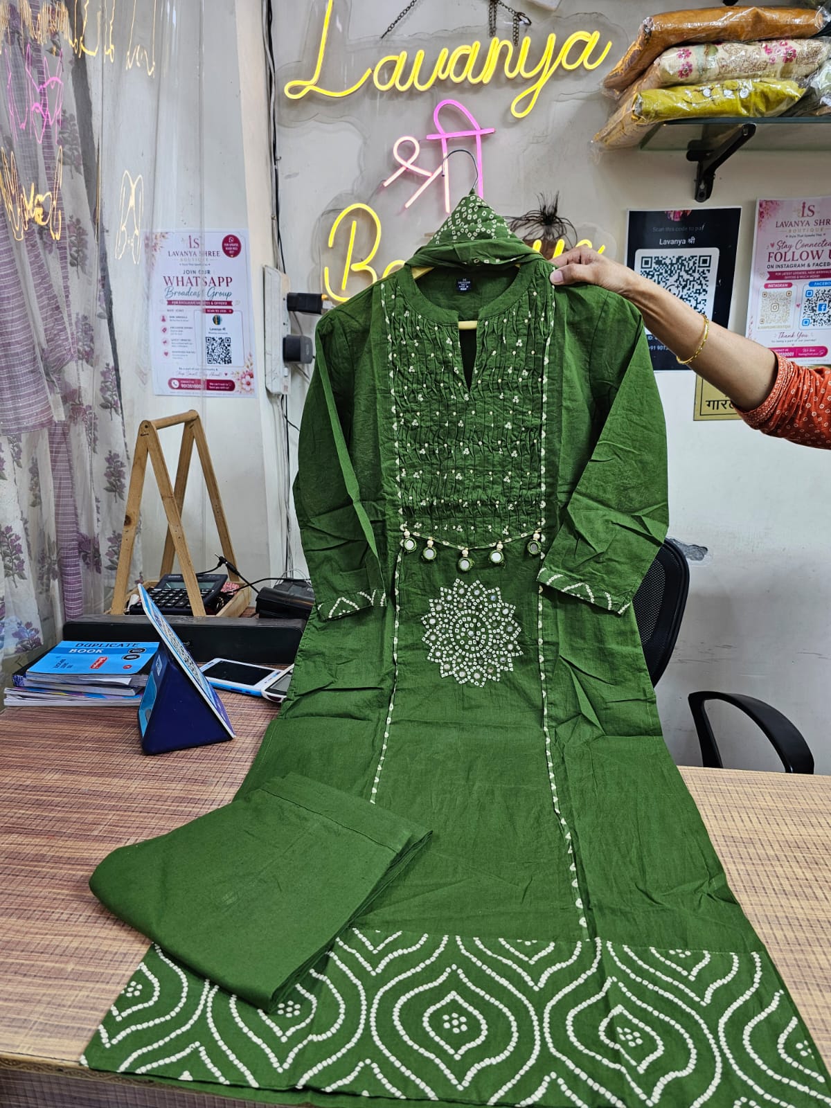 Bandhani Straight Suit 3 Pcs
